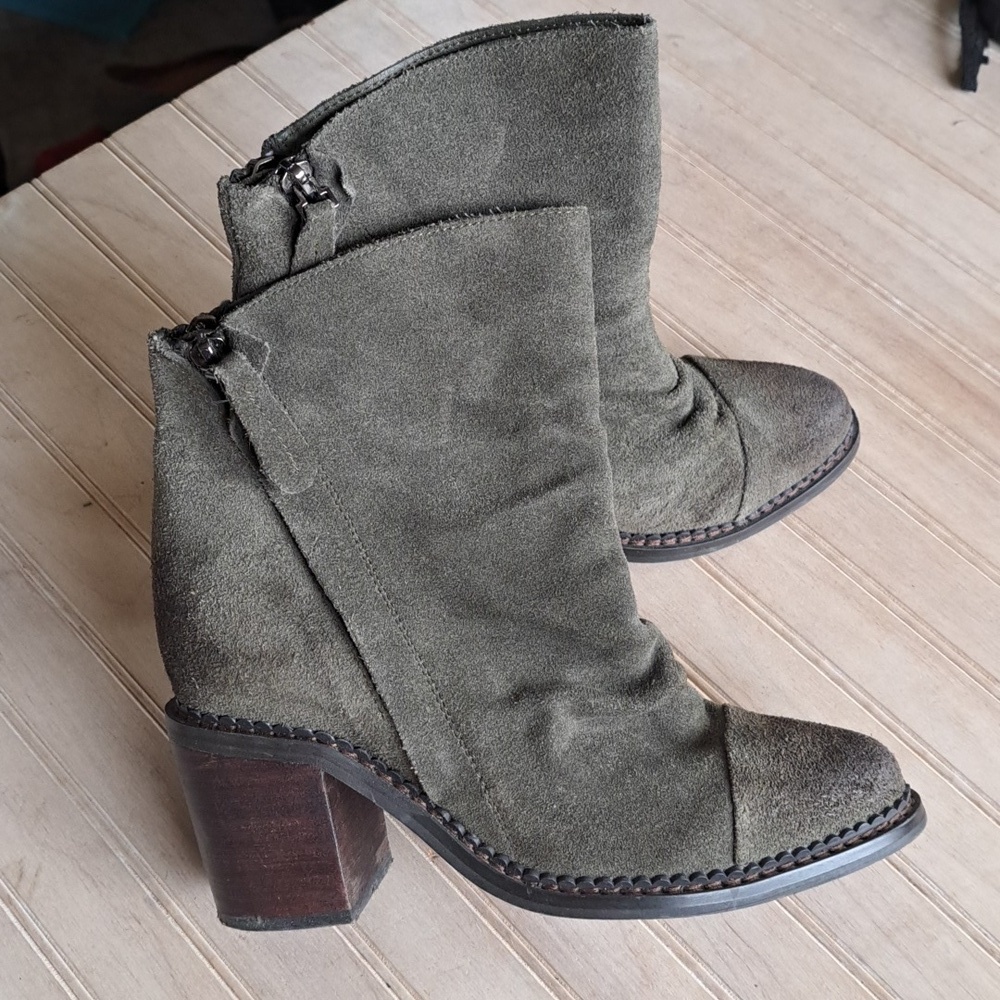 Sbicca Vintage Collection Millie Almond Toe Slouchy Suede Leather Chunky Booties